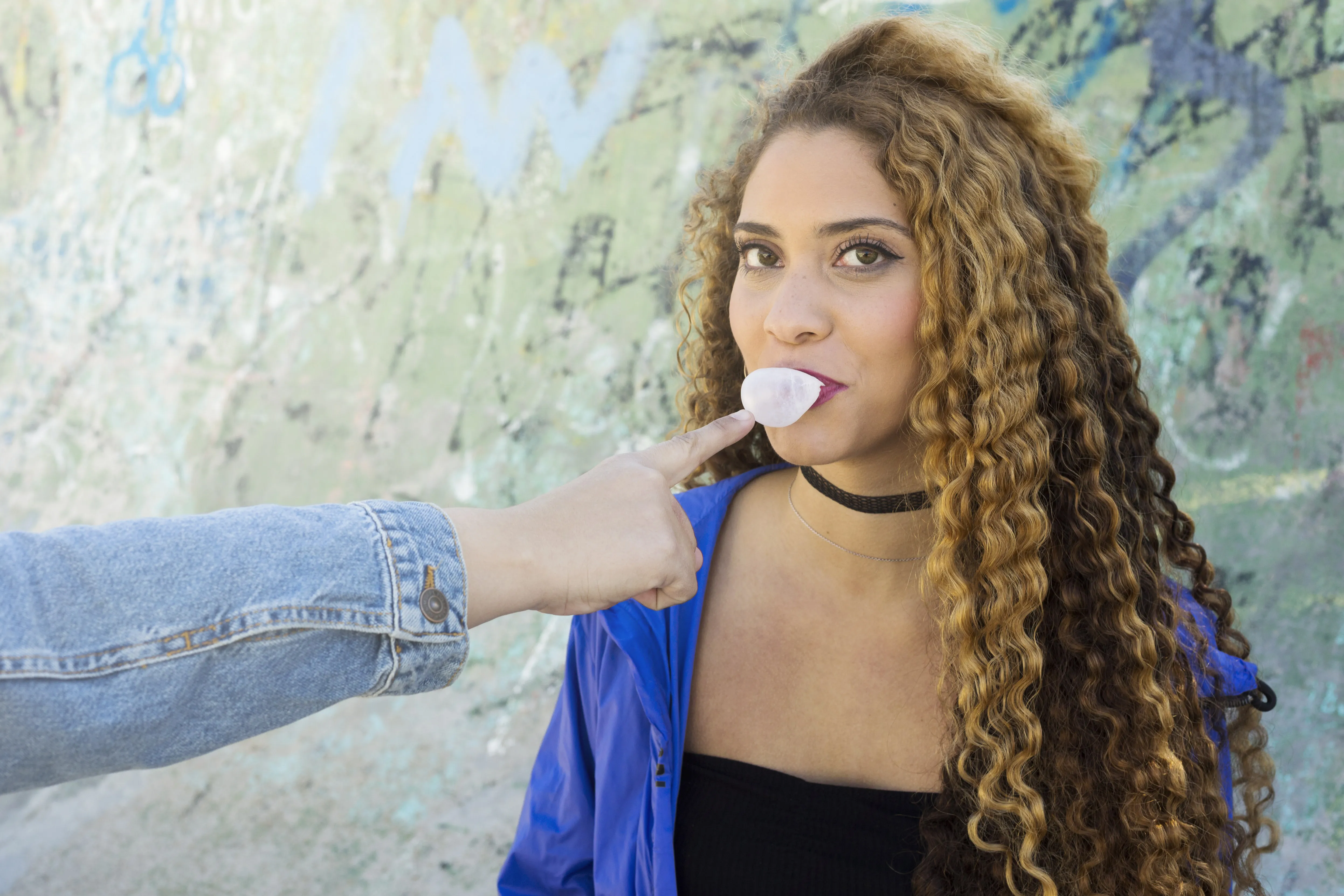 Does Chewing Gum Actually Help Your Jawline Credihealth 0579